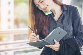 议程规划师女人时间表和组织<strong>任命</strong>日历事件聪明的业务女人请注意和时间表集时间表组织时间表女人手写作议程时间轴概念