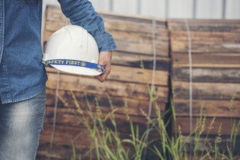 女人<strong>建设工程</strong>师穿安全白色硬他建设网站行业工人女工程师工人民事工程与硬他安全头盔女人<strong>建设工程</strong>师概念