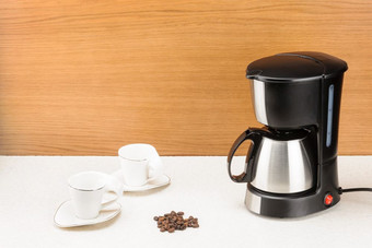 电<strong>咖啡机</strong>与不锈钢钢<strong>咖啡</strong>能和一些<strong>咖啡</strong>豆子的木和大理石背景<strong>咖啡机</strong>与能和一些<strong>咖啡</strong>豆子的木和大理石背景