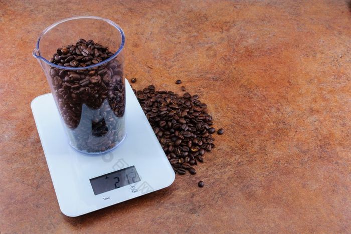 咖啡透明的测量杯重白色电子重的重量的产品克部分的产品位于的桌面下一个的尺度咖啡测量杯电子尺度与复制空间的比产品体积它的重量