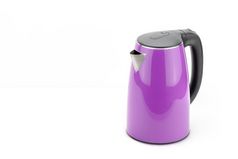 紫色的不锈钢钢无线电水壶与黑色的塑料处理白色席背景紫色的不锈钢钢水壶的白色席背景