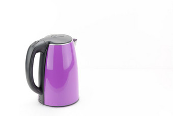 紫色的<strong>不锈钢</strong>钢无线电水壶与黑色的塑料处理白色席背景紫色的<strong>不锈钢</strong>钢水壶的白色席背景
