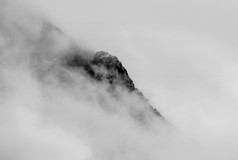 多云的一天的巴伐利亚阿尔卑斯山脉