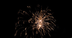明亮色彩斑斓的烟花孤立的黑色的背景新一年庆祝活动烟花