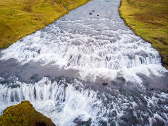 美丽的郁郁葱葱的绿色景观森林河谷级联附近斯科加瀑布瀑布和斯科加尔结束5沃都哈尔徒步旅行<strong>小道</strong>南冰岛空<strong>中</strong>无人机视图