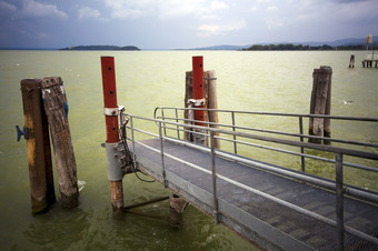 狂风暴雨的大气湖trasimeno附近passignano苏尔trasimenoUmbria意大利狂风暴雨的情绪湖trasimeno