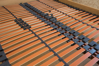 木元素双床上用板条做的基地床上框架特写镜头木元素双床上用板条做的基地床上框架