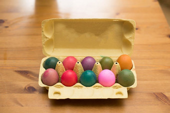 色彩斑斓的复活节鸡蛋盒子表格复活节装饰4<strong>月色</strong>彩斑斓的复活节鸡蛋盒子表格复活节装饰