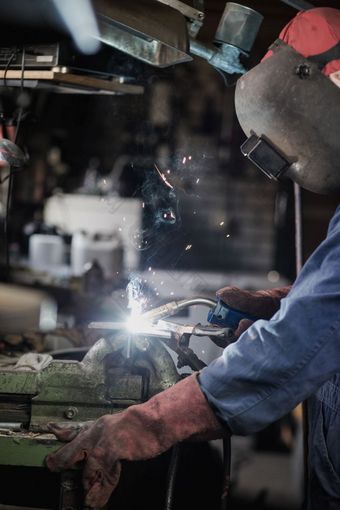 焊机焊接金属部分车库与保护面具<strong>工业</strong>钢焊机工作焊机焊接金属部分车库与保护面具<strong>工业</strong>钢焊机