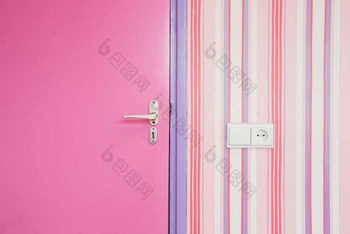 粉红色的通过与粉红色的条纹壁纸特写镜头女孩设计室内背景纹理粉红色的通过与粉红色的条纹壁纸特写镜头女孩设计室内