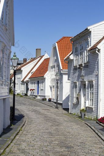 老斯塔万格小镇挪威9月传统的白色房子特写镜头老斯塔万格小镇挪威9月传统的白色房子