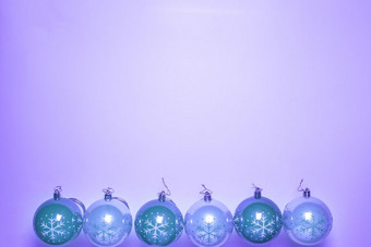 电<strong>蓝色</strong>的圣诞节球孤立的<strong>蓝色</strong>的背景复古的现代圣诞节装饰形状树背景特写镜头冰颜色电<strong>蓝色</strong>的圣诞节球孤立的<strong>蓝色</strong>的背景复古的现代圣诞节装饰形状树背景
