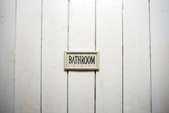 特写镜头浴室通过与标志浴室浅深度场模糊背景白色颜色现代特写镜头浴室通过与标志浴室浅深度场模糊背景白色颜色