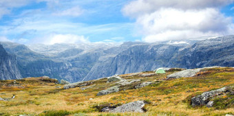 美丽的山景观布伦斯与<strong>旅游</strong>帐篷<strong>旅游</strong>旅行蓝色的天空美丽的山景观布伦斯与<strong>旅游</strong>帐篷<strong>旅游</strong>旅行