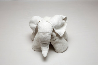 美丽的大象数字滚从酒店毛巾的床上酒店毛巾床上清洁和新特写镜头美丽的大象数字滚从酒店毛巾的床上酒店毛巾床上清洁和新