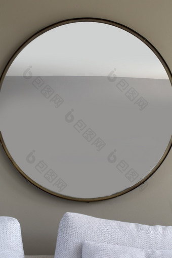 大轮镜子生活房间现代室内复古的奢侈品椭圆形镜子新设计特写镜头大轮镜子生活房间现代室内复古的奢侈品椭圆形镜子新设计