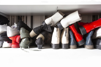 集合老不同的鞋子鞋架为存储混乱的和需要组织衣柜与搁板房子室内设计与复制空间集合老不同的鞋子鞋架为存储混乱的和需要组织衣柜与搁板房子室内设计