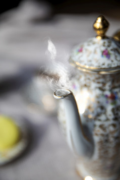 传统的古董茶能英语文化下午茶与热茶和烟用餐者表格古董高茶概念优雅的时尚的集美传统的古董茶能英语文化下午茶与热茶和烟用餐者表格古董高茶概念优雅的时尚的集