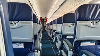 空乘客客机室内的乘客飞机旅行运输飞行设计概念现代飞机空乘客客机室内的乘客飞机旅行运输飞行设计概念