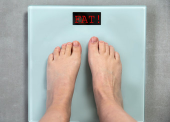 脚数字重量规模与词脂肪前视图消息不健康的生活方式失去重量消息帮助概念关闭脚数字重量规模与词脂肪前视图消息不健康的生活方式失去重量消息帮助概念