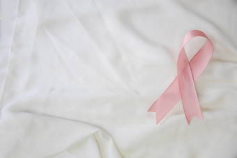 粉红色的丝带乳房癌症意识健康医疗概念缎背景复制空间粉红色的丝带乳房癌症意识健康医疗概念缎背景