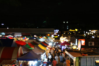 钻街走晚上市场食物图片前视图晚上灯城市和晚上市场为背景
