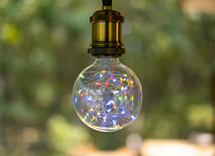 经典复古的白炽领导电灯钻背景古董光灯泡