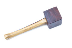 锤锤使节木工具为使用卡彭特车间孤立的白色blackground