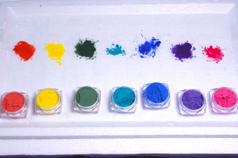 五彩缤纷的粉油漆油漆的形式粉包括五彩缤纷的粉油漆油漆的形式