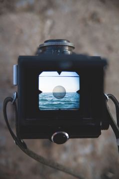 老相机和的蓝色的海取景器老相机和的海取景器