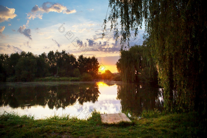华丽的日落小钓鱼湖华丽的日落小钓鱼湖