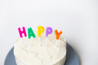 生日蛋糕奶油海绵蛋糕的登记幸福的概念的假期和生日惊喜生日蛋糕奶油海绵蛋糕的登记幸福的概念的假期和生日惊喜