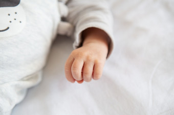 小手新生儿婴儿持有拳头小手指的第一个月婴儿rsquo生活小手新生儿婴儿持有拳头小手指的第一个月婴儿rsquo生活