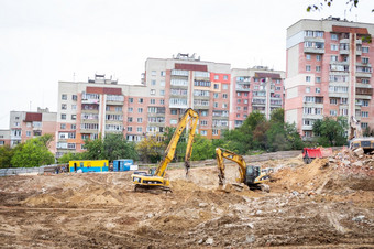 乌克兰rovno-november起重机和建设<strong>网站</strong>的过程建筑新建筑乌克兰rovno-november起重机和建设<strong>网站</strong>的过程建筑新建筑
