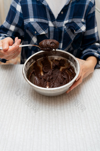 准备为烘焙巧克力巧克力蛋糕面团金属碗烹饪饼干首页准备为烘焙巧克力巧克力蛋糕面团金属碗烹饪饼干首页