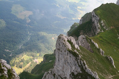 绿色谷的瑞士阿尔卑斯山脉