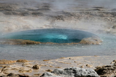 不久之前火山喷发喷泉扣水