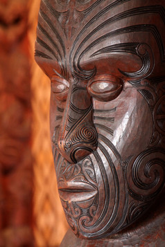 雕刻的毛利显示脸木