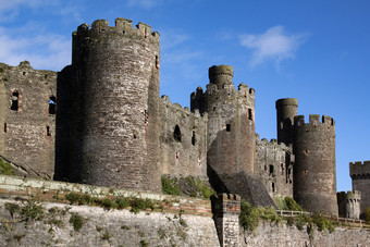 典型的英语堡垒和城堡与轮塔从的中间年龄