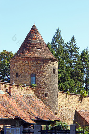 的塔下一个的萨格勒布大教堂部分的防守墙周围萨格勒布大教堂从世纪