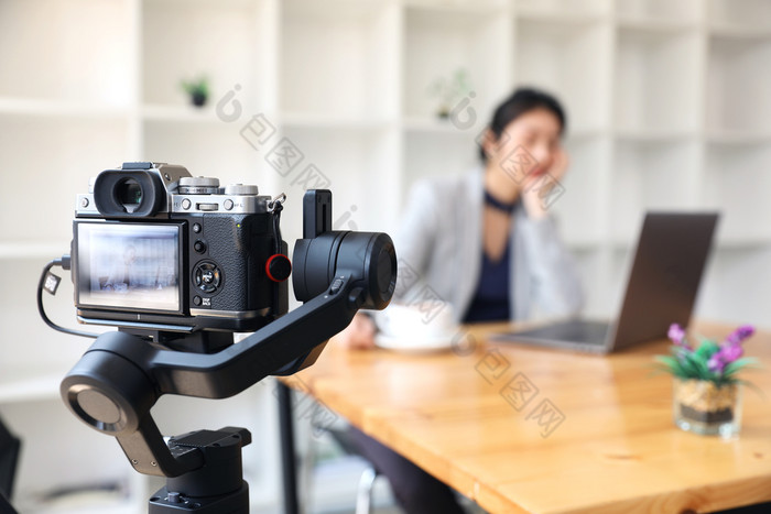 的导演记录和广播业务女人工作办公室稳定剂摄像机专业视频记录