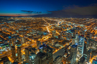 空中视图芝加哥城市景观摩天大楼下的蓝色的天空美丽的《暮光之城》时间芝加哥伊利诺斯州曼联州景观和现代<strong>体系结构</strong>概念
