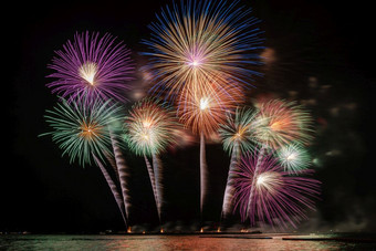 神奇的多色烟花庆祝活动从的大船在的海庆祝活动概念
