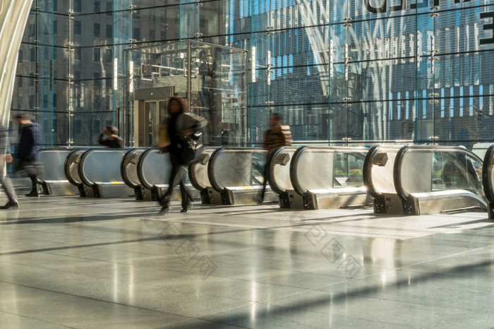 新纽约美国4月认不出来乘客和旅游走的自动扶梯办公室冲小时4月较低的曼哈顿新纽约曼联状态