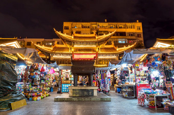 昆明中国10月场景中国寺庙宝塔与晚上市场周围jinbi广场10月昆明中国旅行和<strong>旅游著名</strong>的和具有里程碑意义的概念