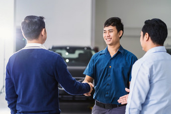 亚洲机械师握手与的客户和领袖维护服务中心哪一个部分展厅业务和客户哪概念