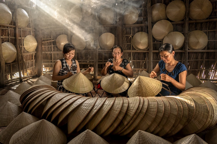 集团越南女工匠使的的越南他的老的房子托伊图片