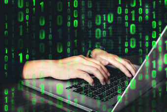 黑客使用键盘打字坏数据成电脑在线系统和传播全球偷来的个人信息网络安全概念