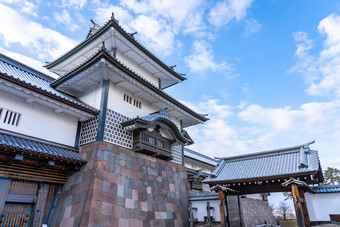 金泽日本2月金泽城堡与蓝色的不错的天空金泽城市日本