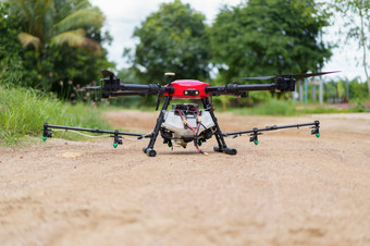 农业无人机飞为化肥和农药现代农业新农业创新自动无人机